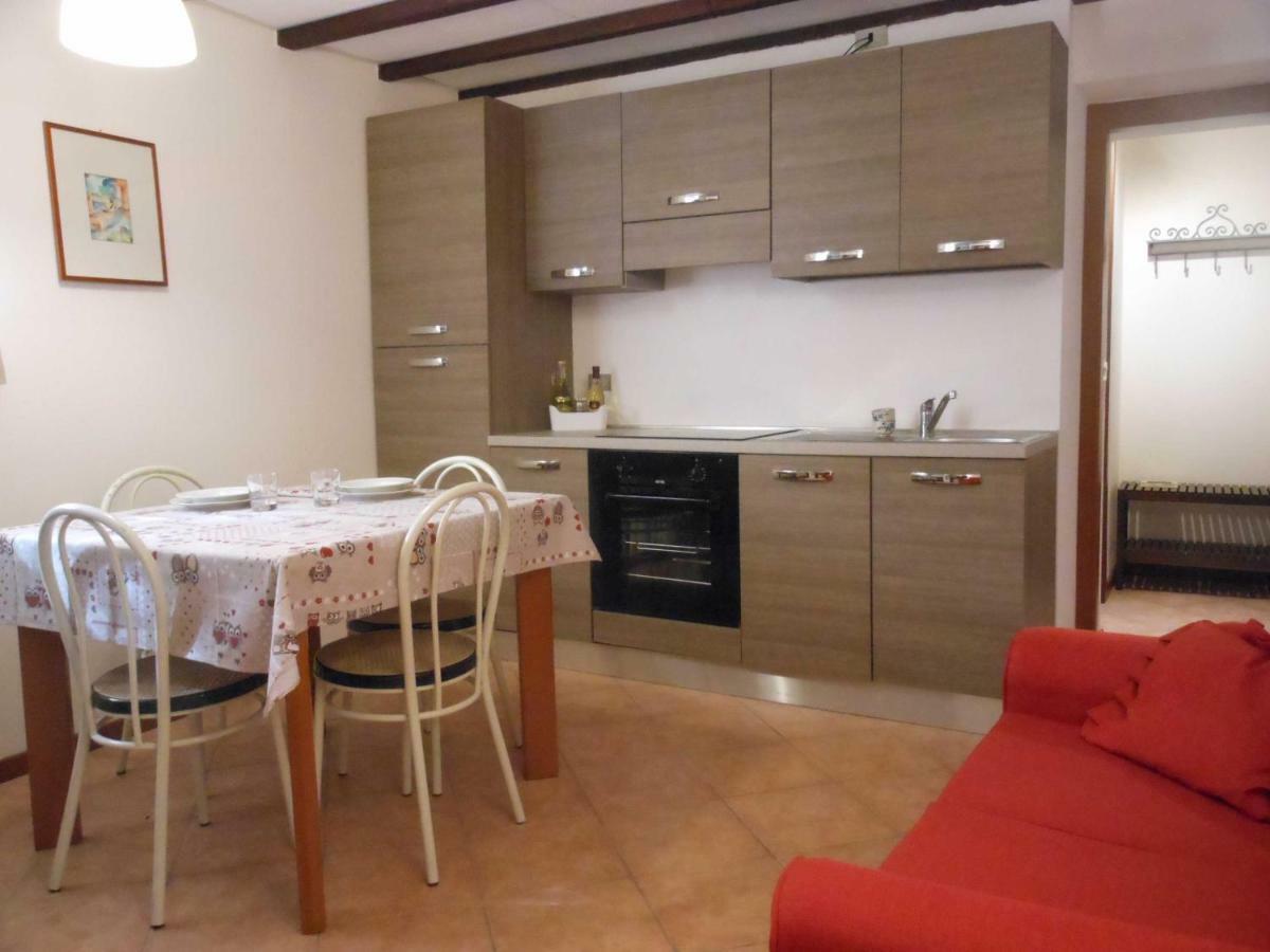 Apartamento Il Vecchio Cortile Mandello del Lario Exterior foto